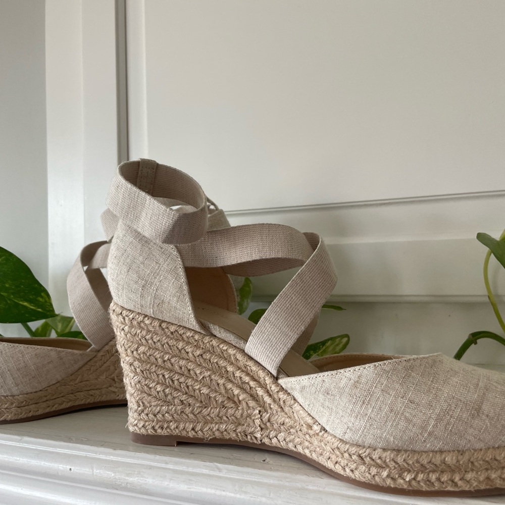 Violet & Red Linen Espadrille Wedges with ankle straps New Never Worn!
Size 9